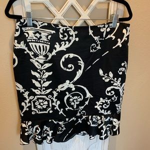 Black and white pencil skirt with ruffle hem